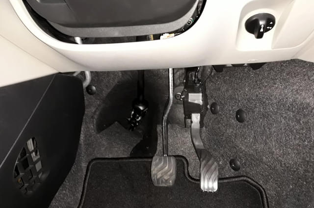 Foot Controls Image - 10409