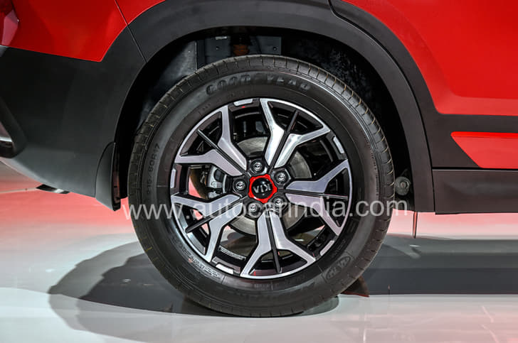 17-inch alloys look sporty.