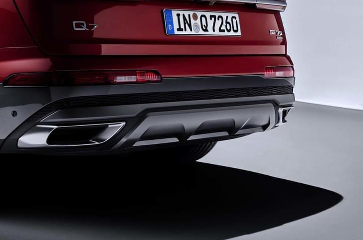 Audi Q7 Rear View