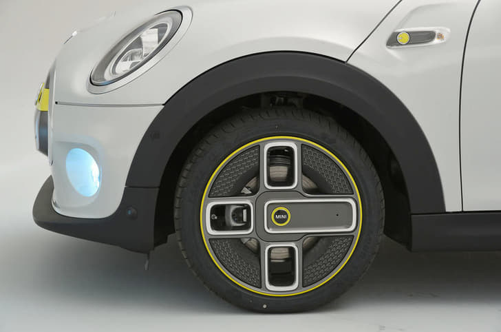 2019 Mini Cooper SE image gallery