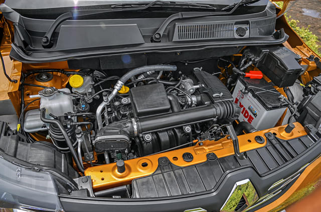 Open Bonnet Engine Shot Image - 9925