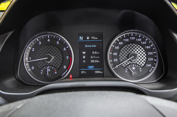 2019 Hyundai Elantra image gallery