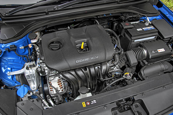 2019 Hyundai Elantra image gallery