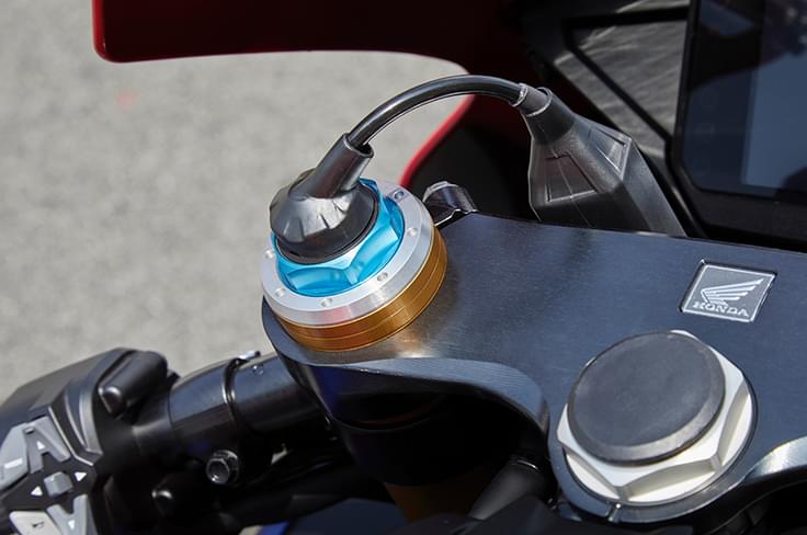 Also, specific to the SP version is a second generation semi-active Öhlins Electronic Control 43mm NPX forks Also, specific to the SP version is a second generation semi-active Öhlins Electronic Control 43mm NPX forks