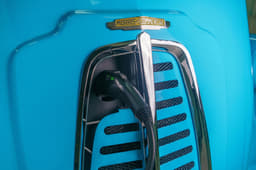 Morris Commercial JE electric van image gallery