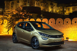 Tata Altroz Front Right Three Quarter