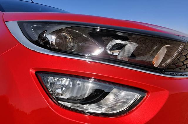 Headlight Image - 4820
