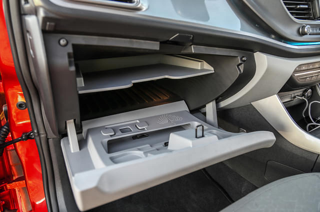 Glove Box Image - 4831