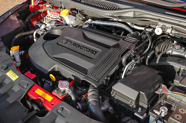 Open Bonnet Engine Shot Image - 4810