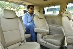 Kia Carnival Second Row Seats