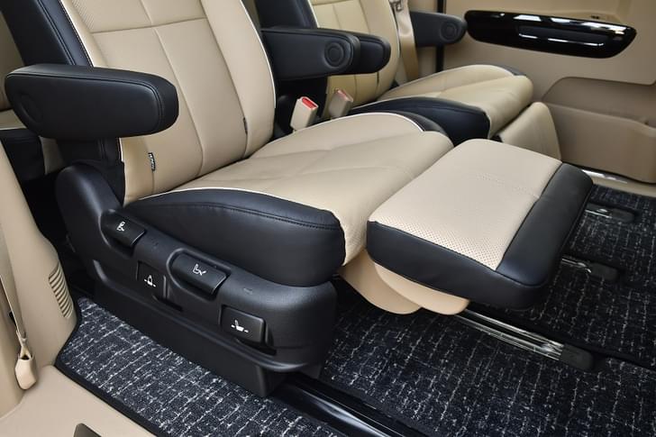 Kia Carnival Second Row Seats