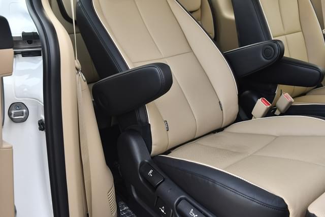 Driver Height Adjustable Seat Image - 4572