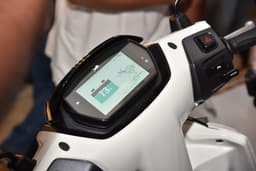 Colour TFT display with Bluetooth connectivity.