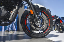 Hero Xtreme 160R uses a petal disc brake.