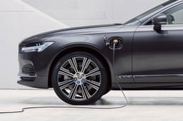 Volvo S90 Front Right Three Quarter