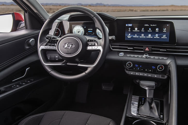 2021 Hyundai Elantra image gallery