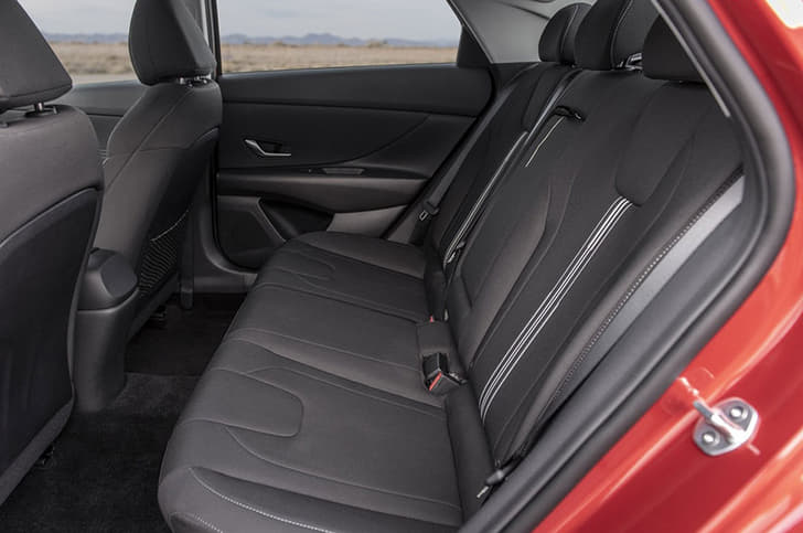 2021 Hyundai Elantra image gallery