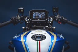 A 5.0-inch colour TFT display serves as the interface to toggle through a vast menu and alter the Brutale’s 8-level traction control system and rider modes. 