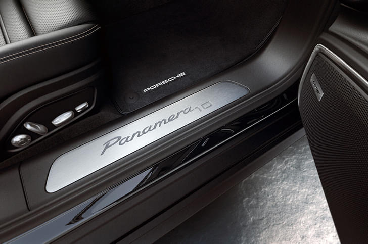 Porsche Panamera Color Black