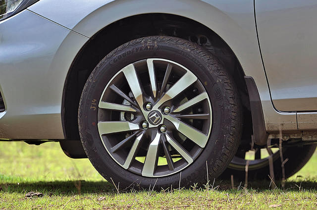 Alloy Wheels Image - 2319