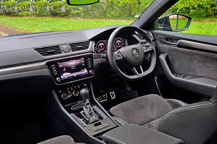 2020 Skoda Superb Sportline image gallery