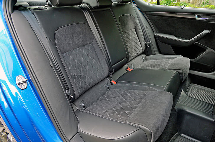 2020 Skoda Superb Sportline image gallery