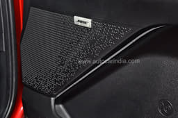 The Sonet offers a 7-speaker Bose system.