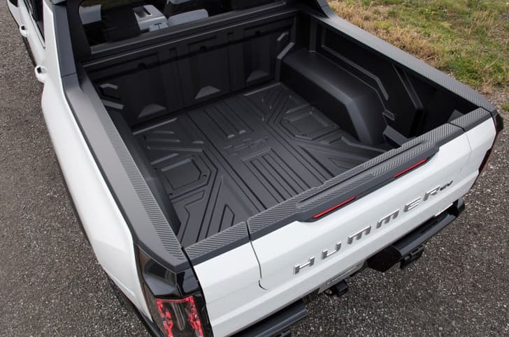 A tonneau cover is available for the pick-up load bed.