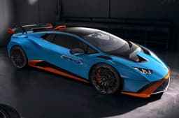 An air scoop over the engine cover helps boost cooling for the V10 engine.