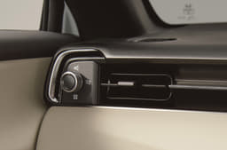 New air diffusion system allows occupants to channel air via the L-shaped side ducts with a twist of the dial.