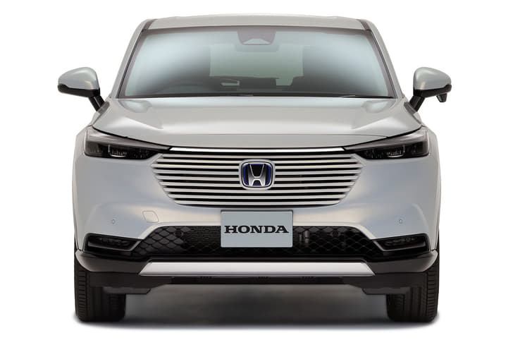 Styling up front is rather plain with a neat body-coloured grille flanked by LED headlamps. Notable design elements include a prominent central air-dam, slim fog lamps and a faux skid plate element.