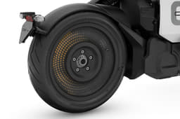 It uses a 160/60-R15 tyre at the rear.