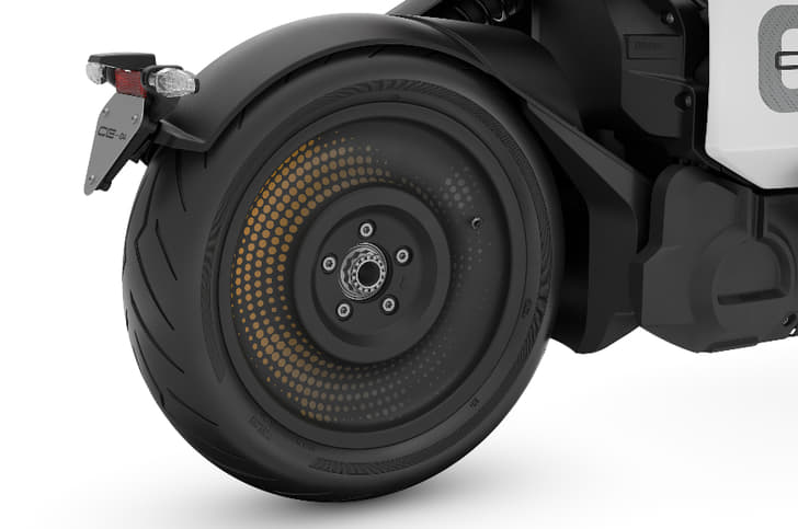 It uses a 160/60-R15 tyre at the rear.