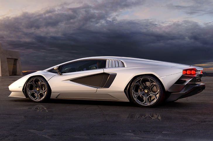 Lamborghini Countach LPI 800-4 image gallery