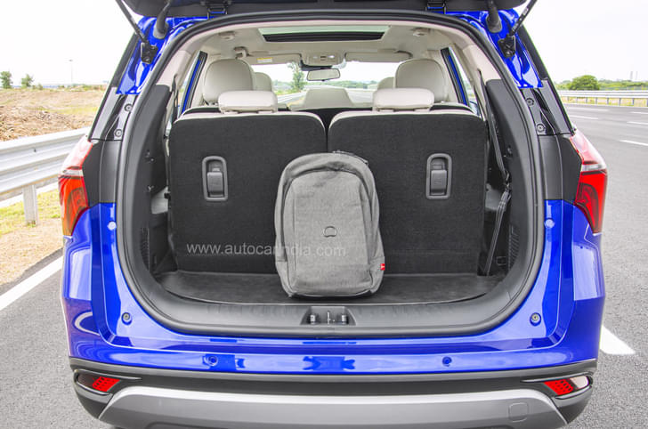 Mahindra Xuv700 Rear View