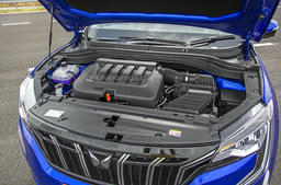 Mahindra Xuv700 Color Blue