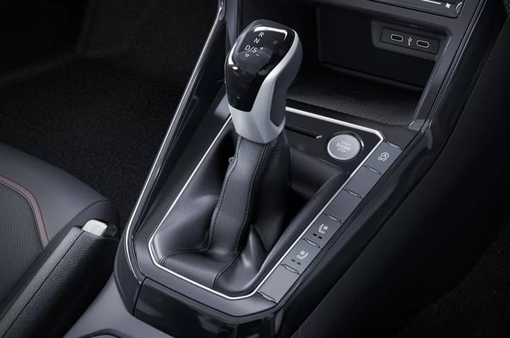 1.5 TSI gets a 7-speed DSG gearbox and the 1.0 TSI gets a 6-speed torque converter auto on the 2022 VW Virtus. 1.5 TSI gets a 7-speed DSG gearbox and the 1.0 TSI gets a 6-speed torque converter auto on the 2022 VW Virtus.