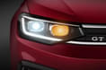 Full LED lighting on the headlamps on both versions of the 2022 VW Virtus with integrated turn signals. Full LED lighting on the headlamps on both versions of the 2022 VW Virtus with integrated turn signals.