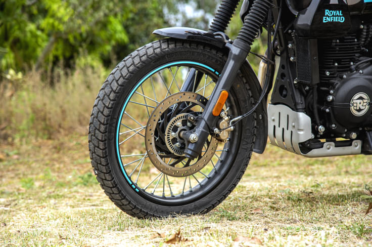 The Scram 411 has a 19-inch front wheel. The front suspension travel is 190mm. The Scram 411 has a 19-inch front wheel. The front suspension travel is 190mm.