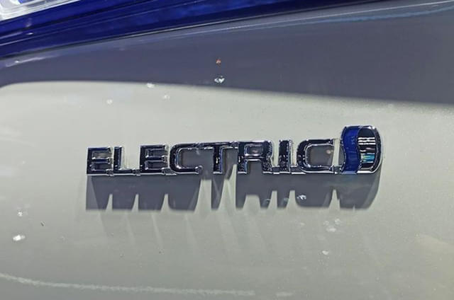 Rear Logo Image - 5519