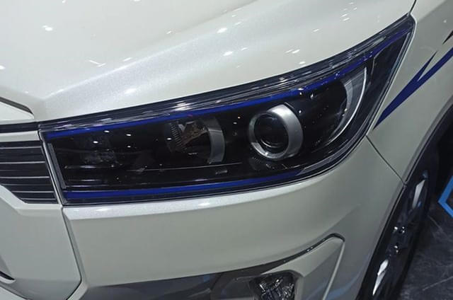 Headlight Image - 5518