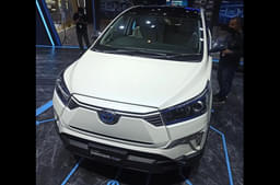 Toyota Innova Crysta Front Right Three Quarter