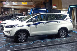 Toyota Innova Crysta Front Right Three Quarter
