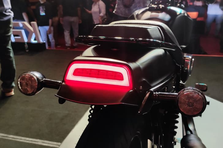 Keeway K-Light 250V rear view.