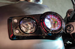 Keeway K-Light 250V instrument console.