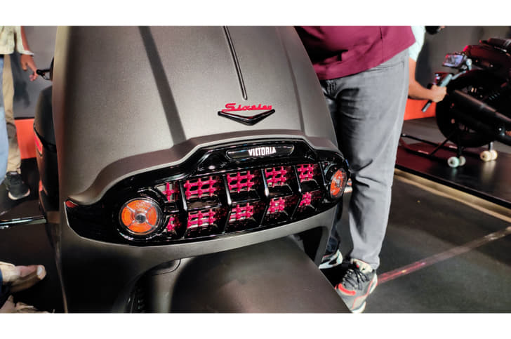 One of the distinctive touches on the Sixties 300i is a grille on the front apron, finished in red. It also houses the front indicators.