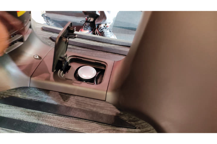 The fuel filler for the substantial 10-litre tank is housed on the flat floorboard.