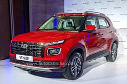 2022 Hyundai Venue facelift front quarter