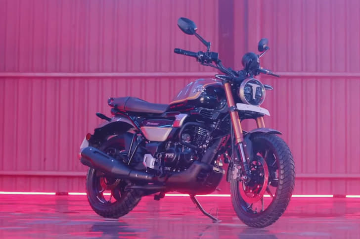 One of the highlights of the bike's appearance is the round headlight, which features a neat T-shaped LED DRL inside.