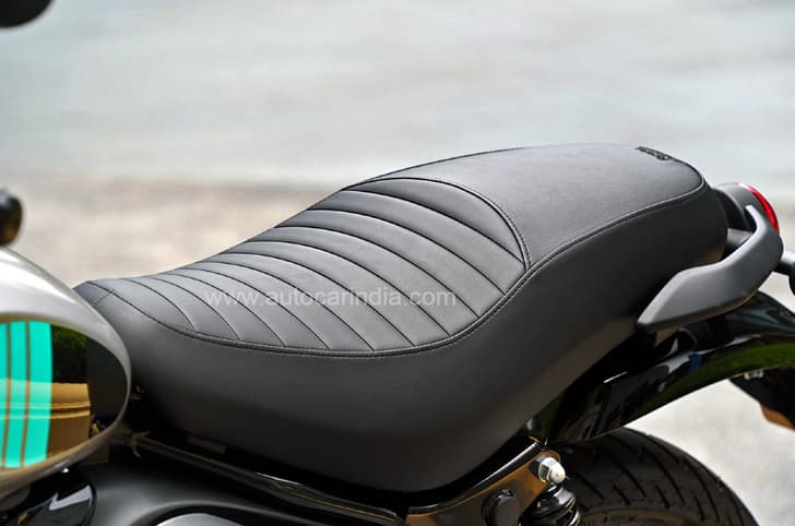 The Hunter's seat is set at 800mm.